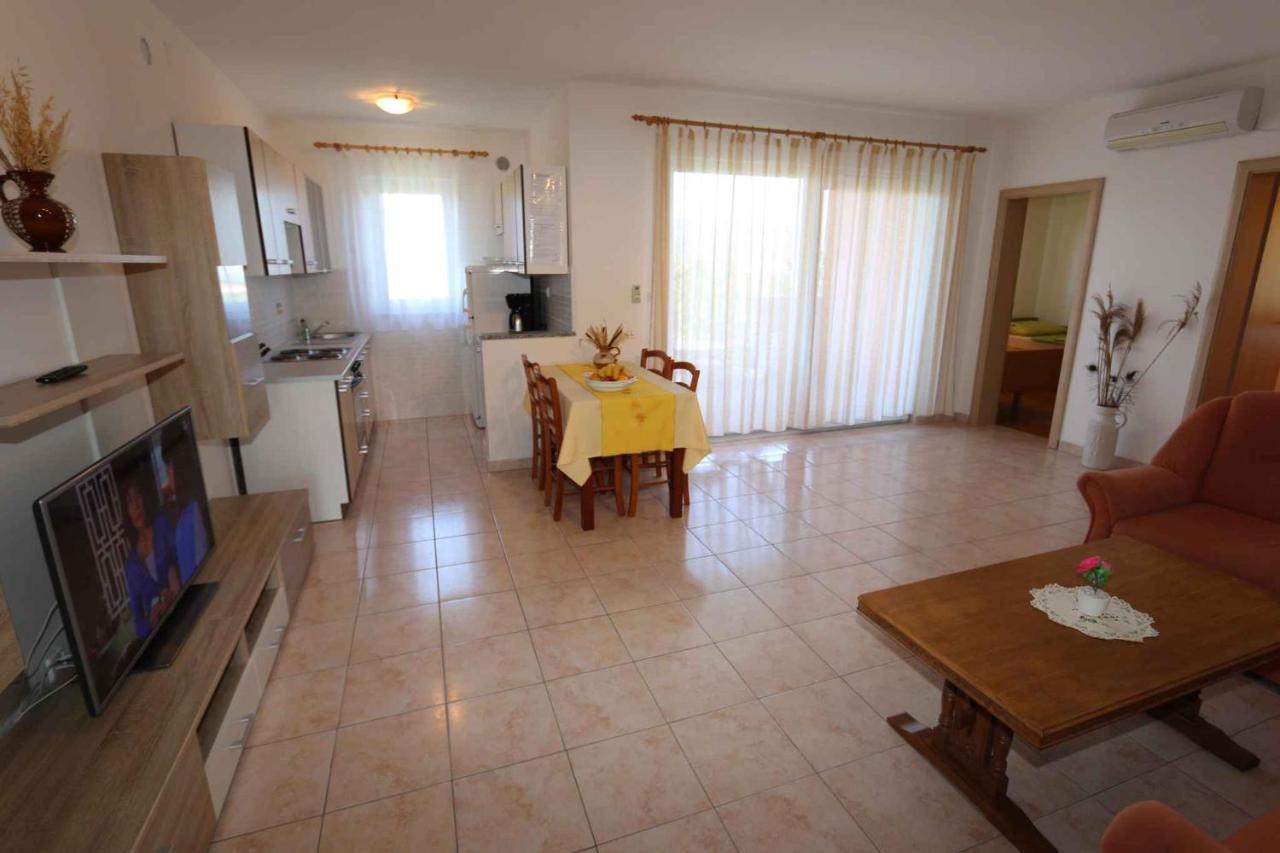 Apartments In Silo/Insel Krk 13430 外观 照片
