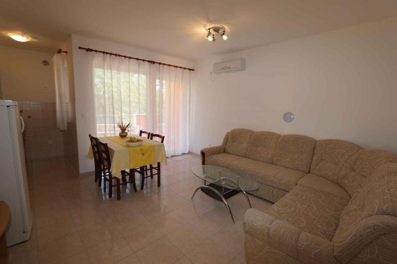 Apartments In Silo/Insel Krk 13430 外观 照片