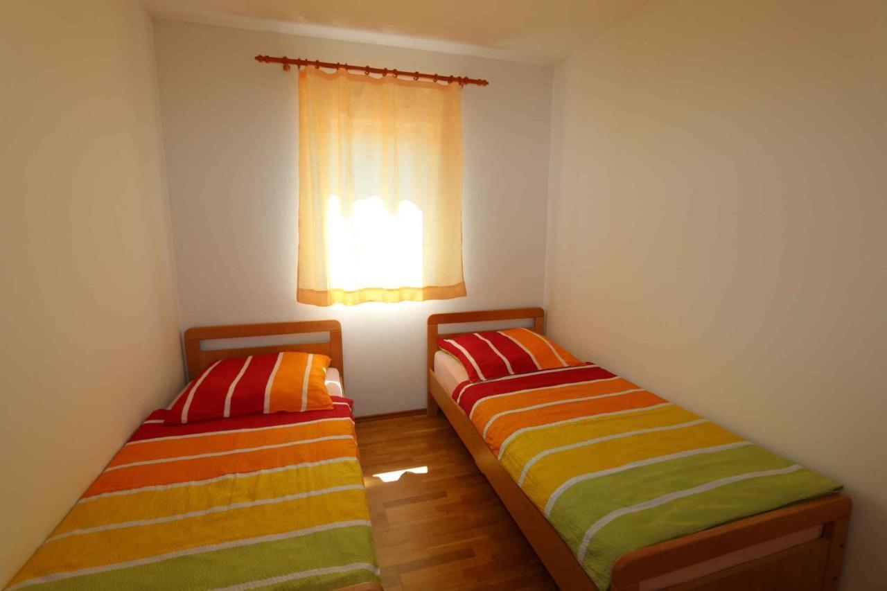 Apartments In Silo/Insel Krk 13430 外观 照片