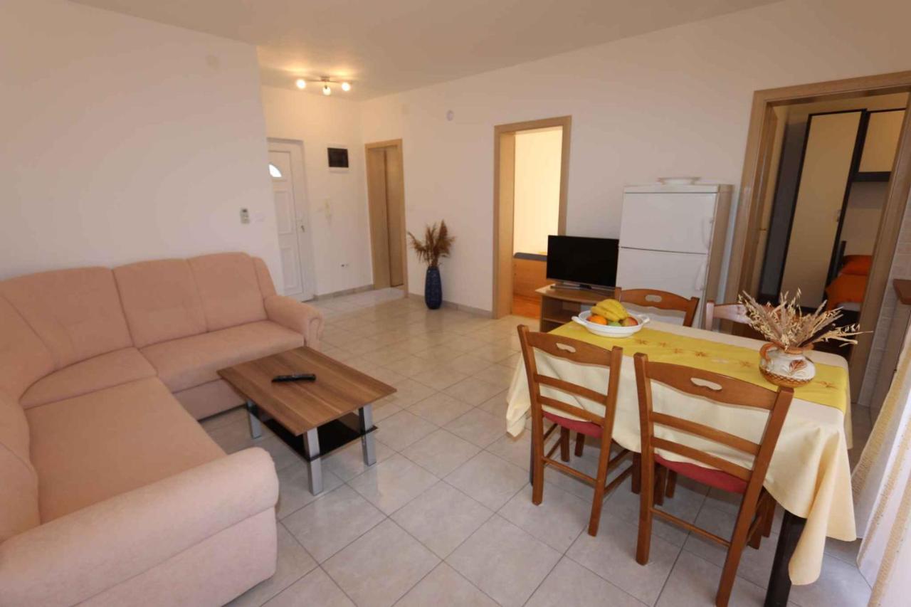 Apartments In Silo/Insel Krk 13430 外观 照片