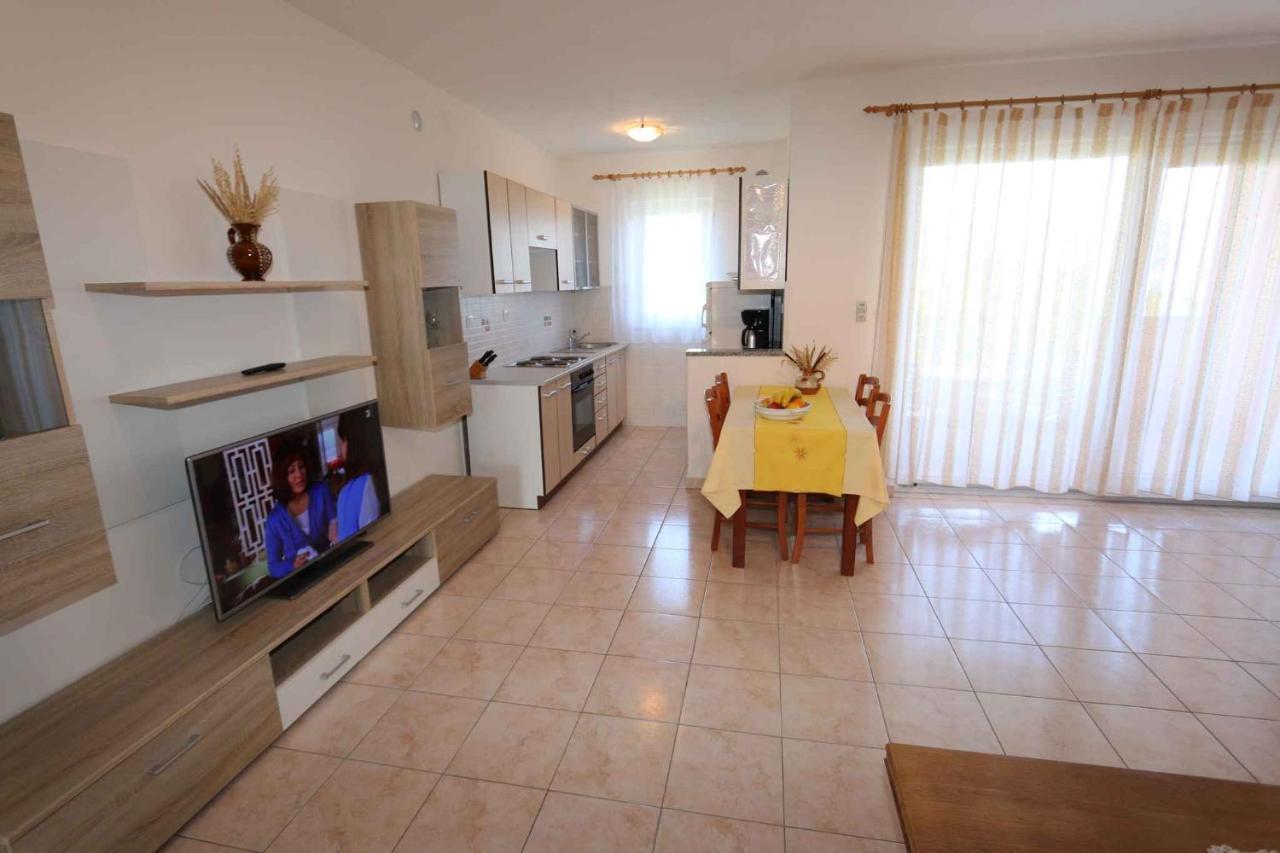 Apartments In Silo/Insel Krk 13430 外观 照片