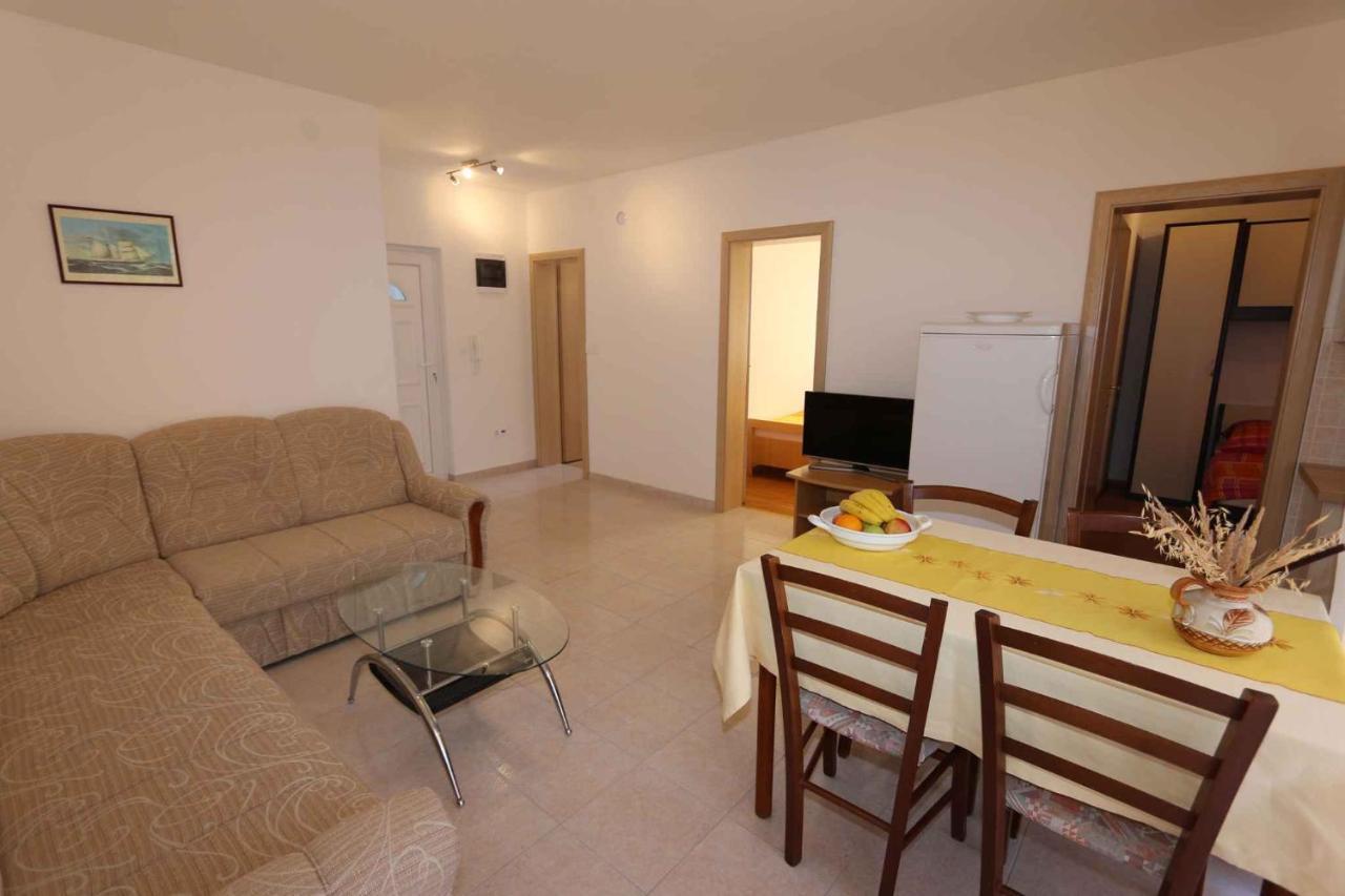 Apartments In Silo/Insel Krk 13430 外观 照片