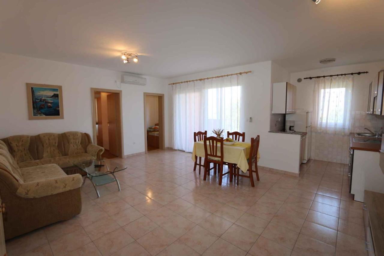 Apartments In Silo/Insel Krk 13430 外观 照片