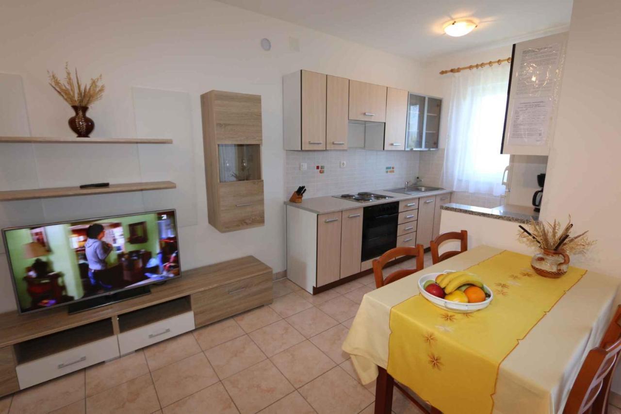 Apartments In Silo/Insel Krk 13430 外观 照片