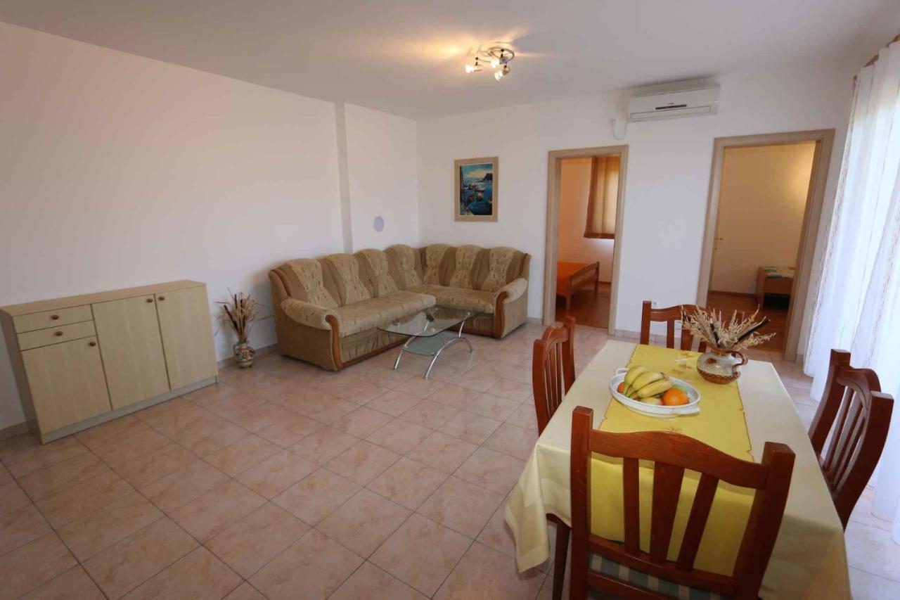 Apartments In Silo/Insel Krk 13430 外观 照片