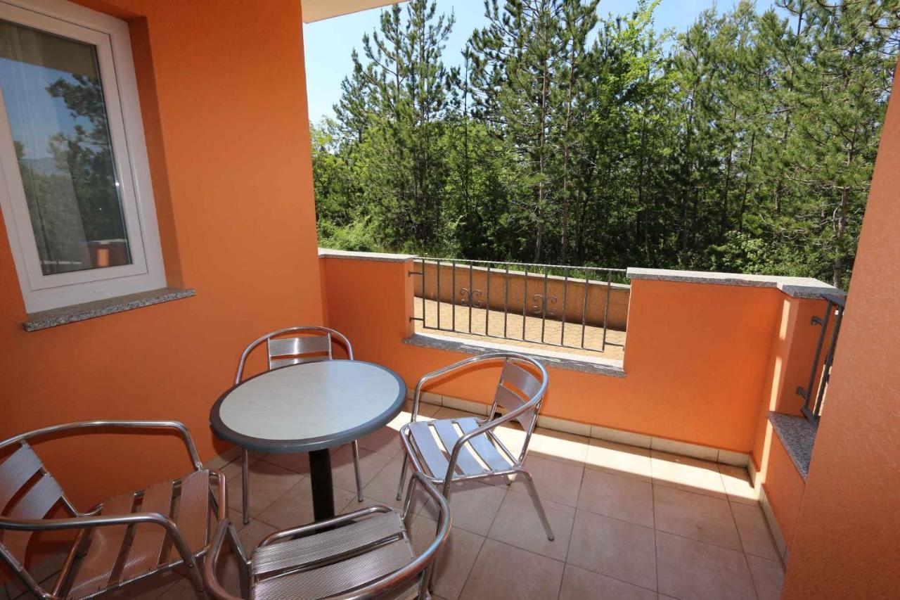 Apartments In Silo/Insel Krk 13430 外观 照片