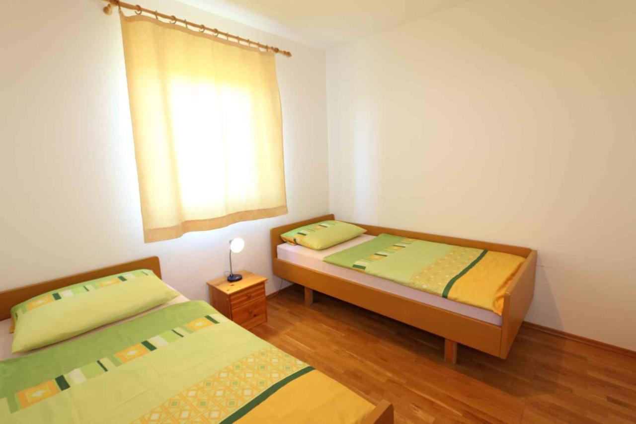 Apartments In Silo/Insel Krk 13430 外观 照片