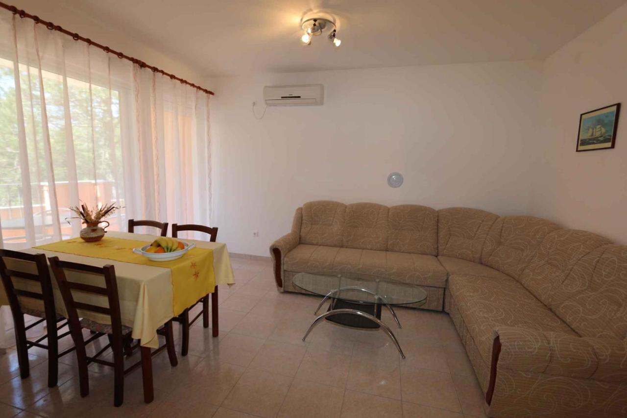 Apartments In Silo/Insel Krk 13430 外观 照片