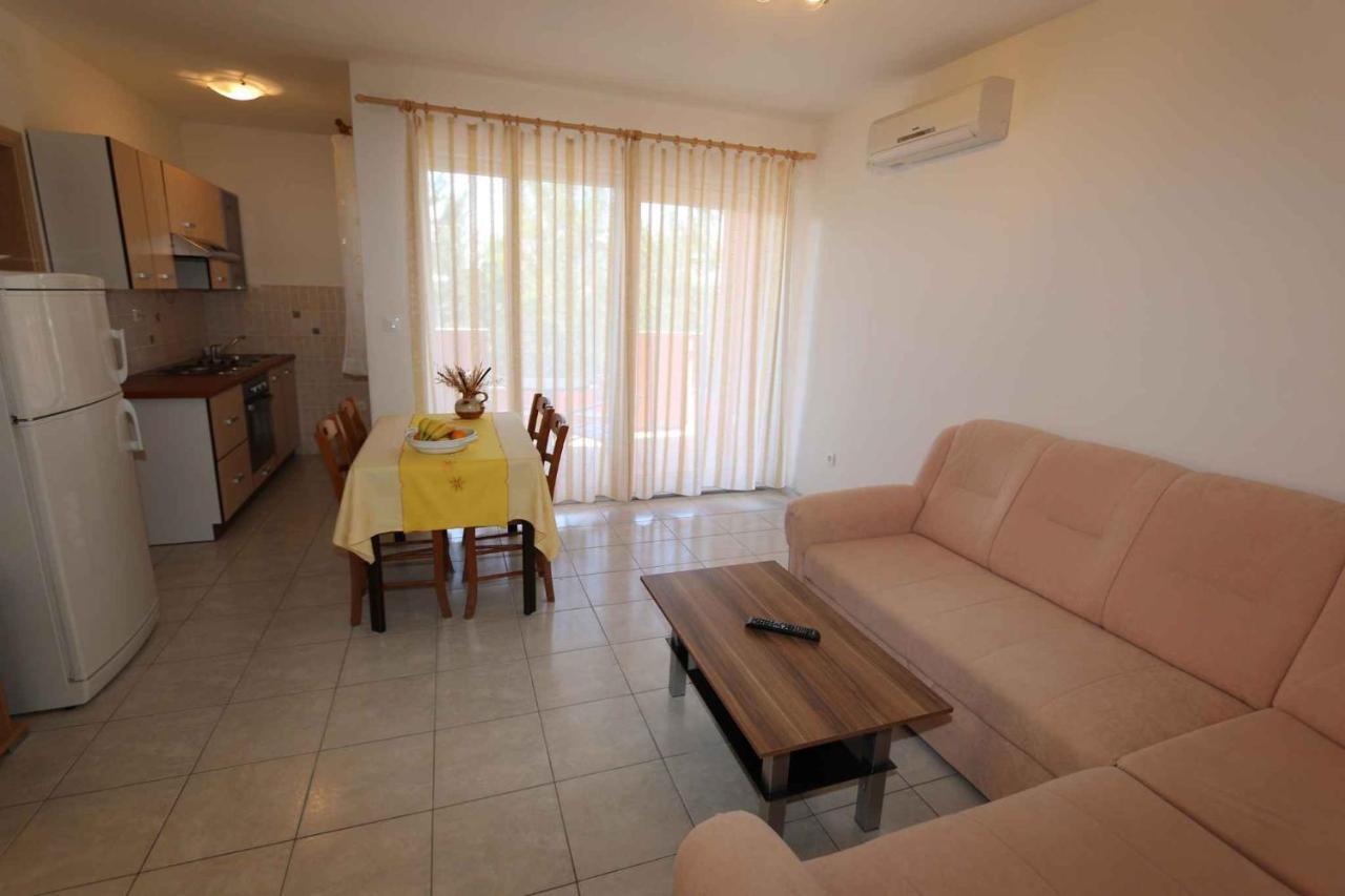 Apartments In Silo/Insel Krk 13430 外观 照片